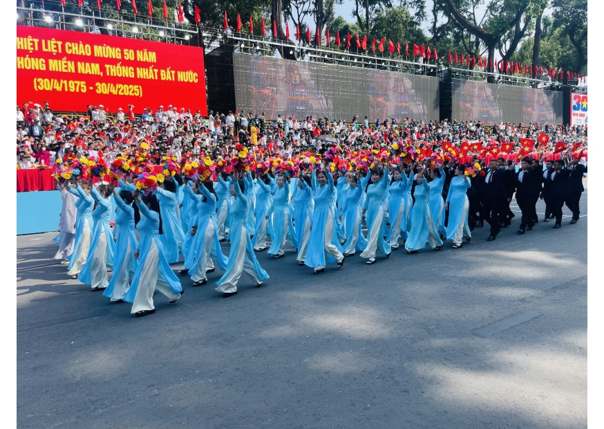 Đoàn kiều bào tham dự lễ diễu hành 30/4: Biểu tượng của khối đại đoàn kết toàn dân tộc