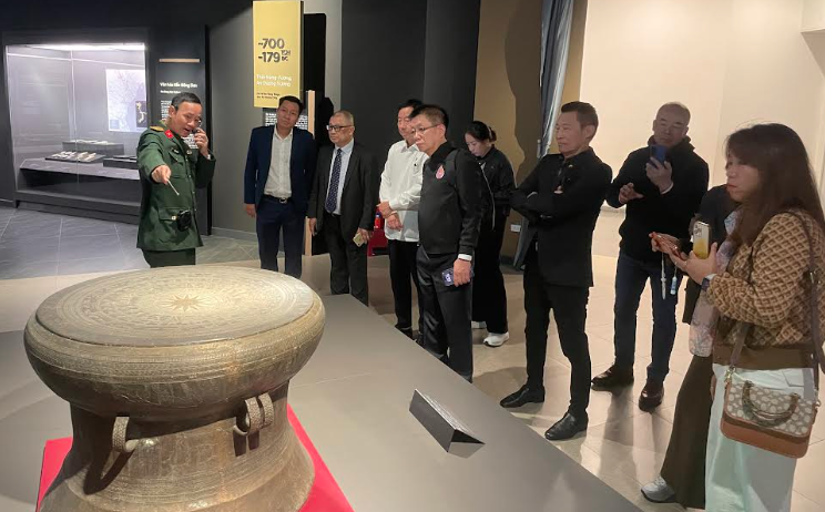 tapchihuongviet.eu 2025 12 19 um 12.57.40