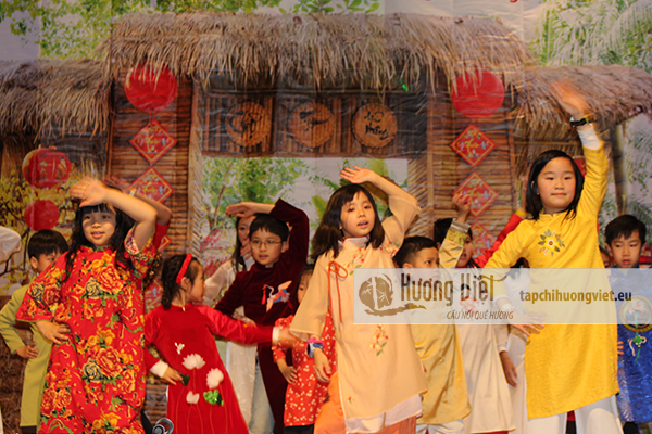 Cộng đồng người Việt tại Stuttgart tổ chức chương trình chào Xuân Giáp Thìn