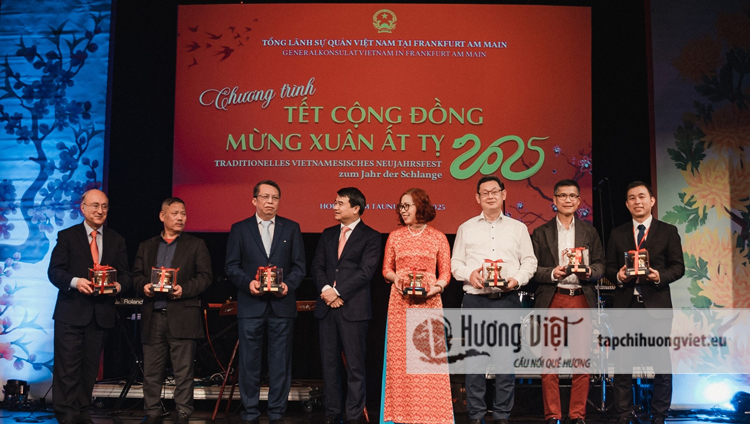 tapchihuongviet tet2025tlsq 001