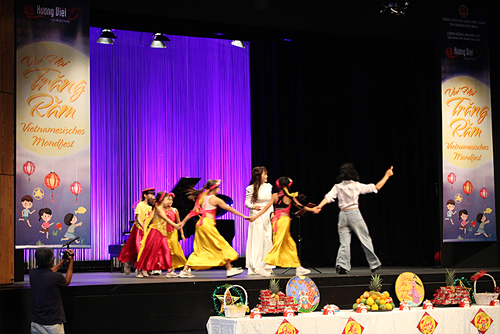 tapchihuongviet trungthu24 01